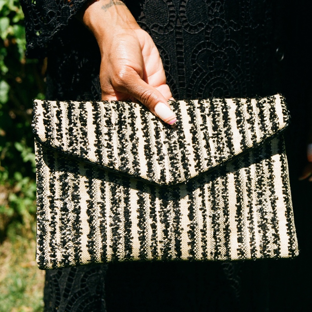 Resort Wear Cream&Black Clutch